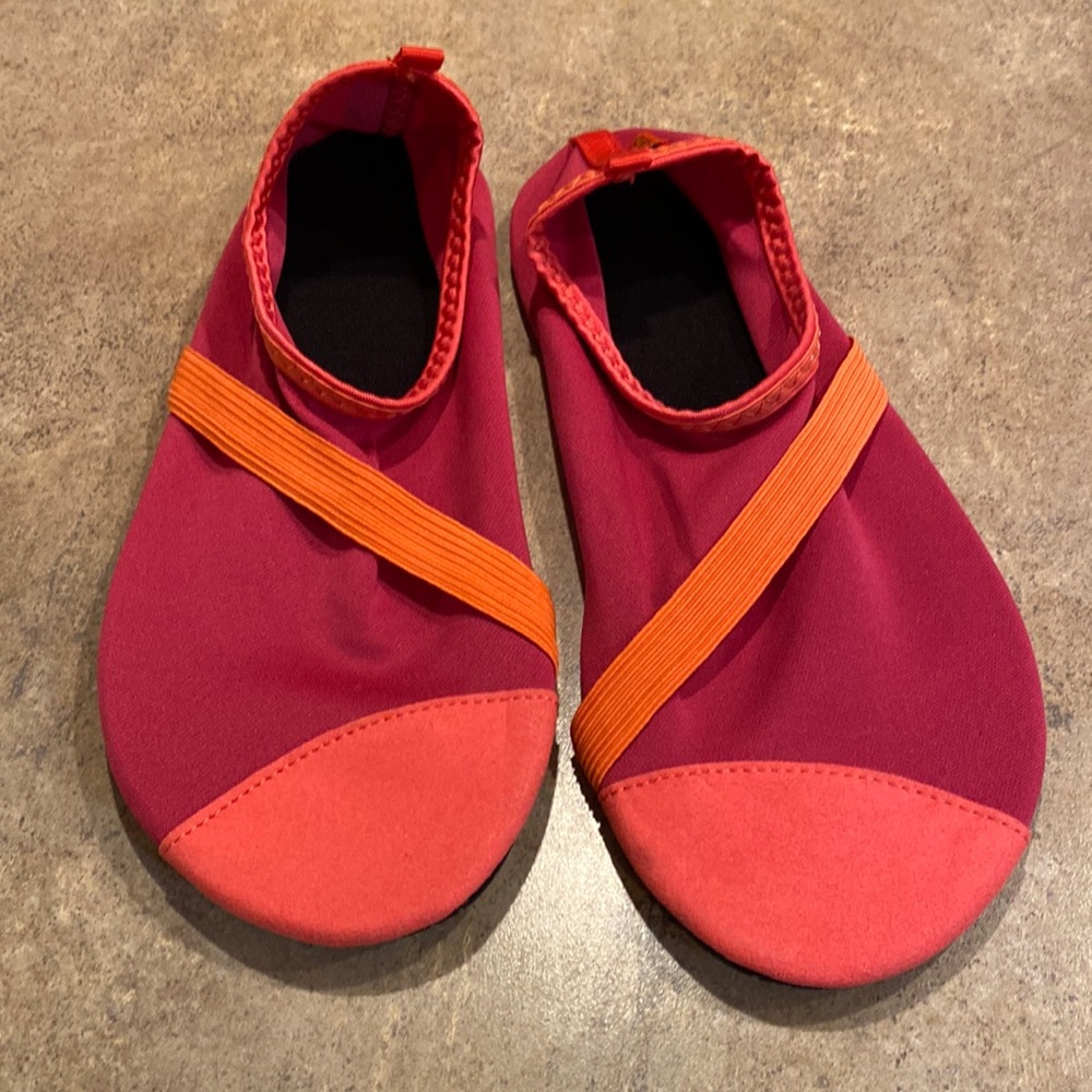 New never worn womens Fitkicks shoes see pics for measurements